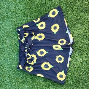 Simply Southern Women's Tie Waist Sunflower Shorts Size L/Xl